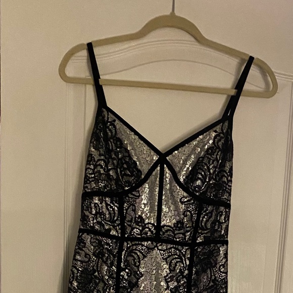 Tadashi Shoji sequin and velvet gown. Size US4 - Picture 2 of 2